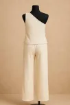 Kadın Beyaz Tek Omuzlu Şık Bluz & Geniş Paça Pantolon İkili Takım