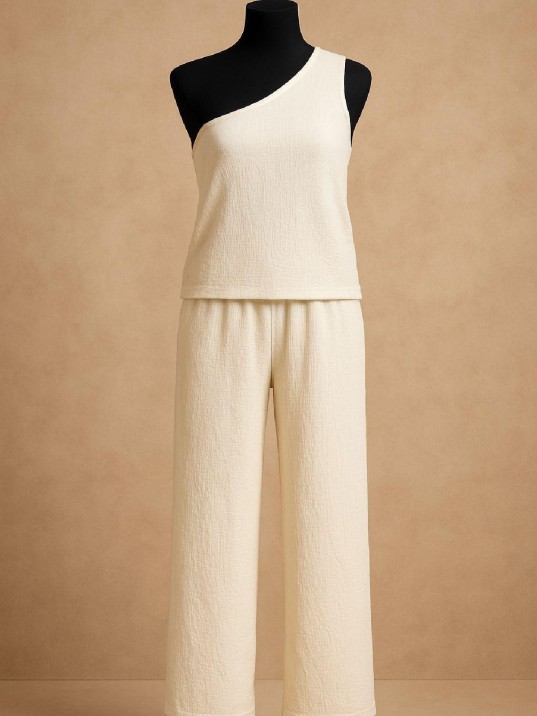 Kadın Beyaz Tek Omuzlu Şık Bluz & Geniş Paça Pantolon İkili Takım Kadın Beyaz Tek Omuzlu Şık Bluz & Geniş Paça Pantolon İkili Takım