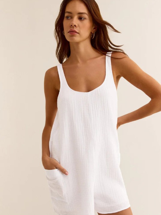 Kadın Beyaz Mini Cepli Tulum Plaj Elbisesi – Şık, Rahat ve 4 Mevsim Kullanıma Uygun