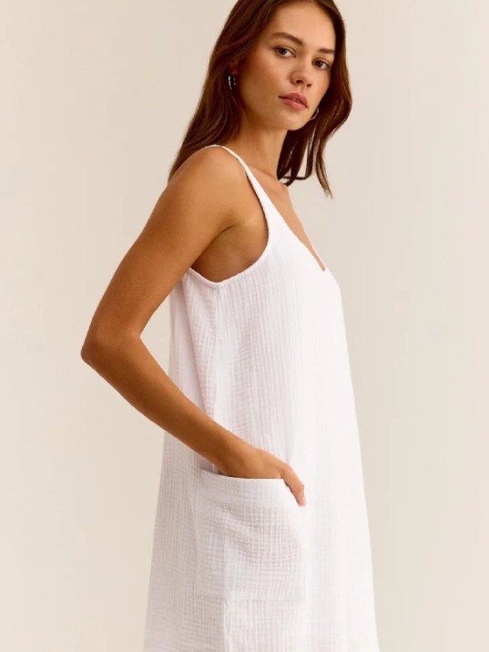 Kadın Beyaz Mini Cepli Tulum Plaj Elbisesi – Şık, Rahat ve 4 Mevsim Kullanıma Uygun