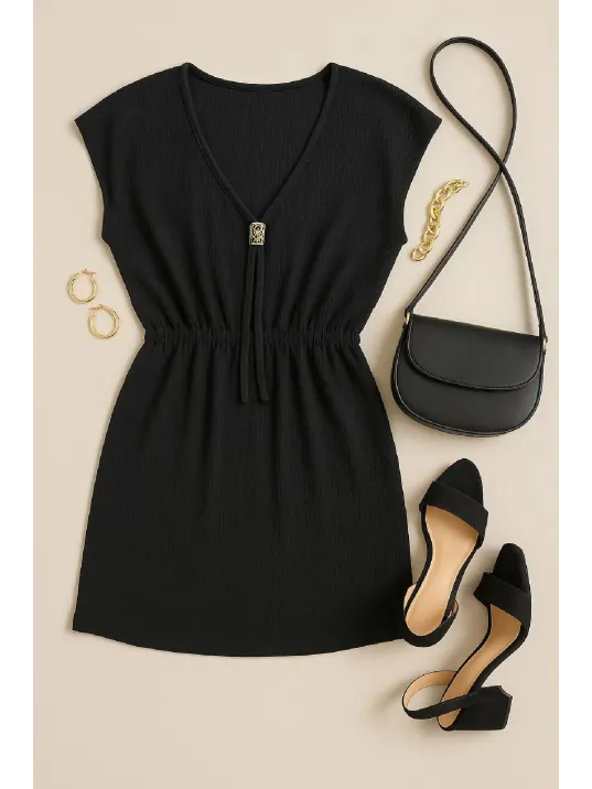 Kadın Siyah Yanları Yırtmaçlı Tokalı V Yaka Mini Plaj Elbisesi – Şık, Rahat Ve 4 Mevsim Kullanıma Uygun