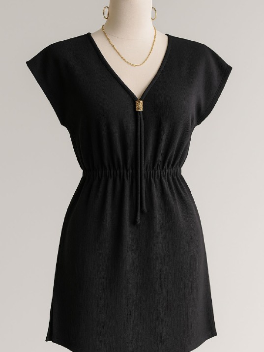 Kadın Siyah Yanları Yırtmaçlı Tokalı V Yaka Mini Plaj Elbisesi – Şık, Rahat Ve 4 Mevsim Kullanıma Uygun Kadın Siyah Yanları Yırtmaçlı Tokalı V Yaka Mini Plaj Elbisesi – Şık, Rahat Ve 4 Mevsim Kullanıma Uygun