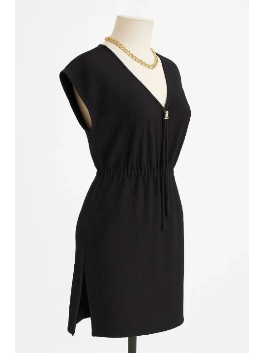 Kadın Siyah Yanları Yırtmaçlı Tokalı V Yaka Mini Plaj Elbisesi – Şık, Rahat Ve 4 Mevsim Kullanıma Uygun