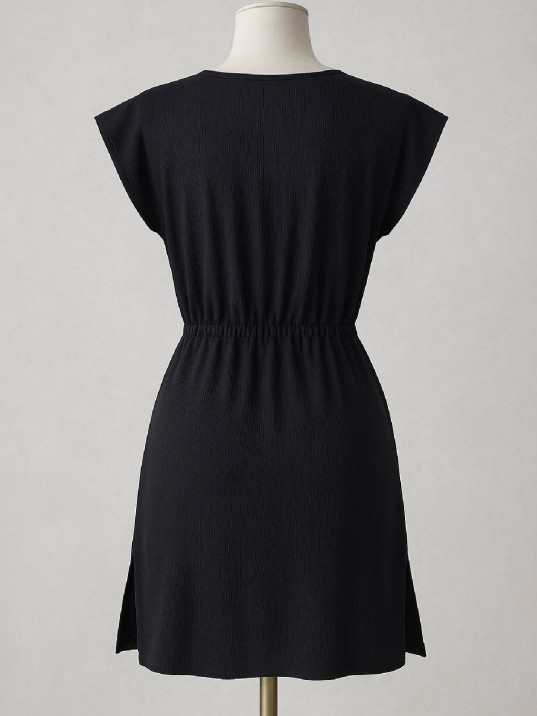 Kadın Siyah Yanları Yırtmaçlı Tokalı V Yaka Mini Plaj Elbisesi – Şık, Rahat Ve 4 Mevsim Kullanıma Uygun Kadın Siyah Yanları Yırtmaçlı Tokalı V Yaka Mini Plaj Elbisesi – Şık, Rahat Ve 4 Mevsim Kullanıma Uygun