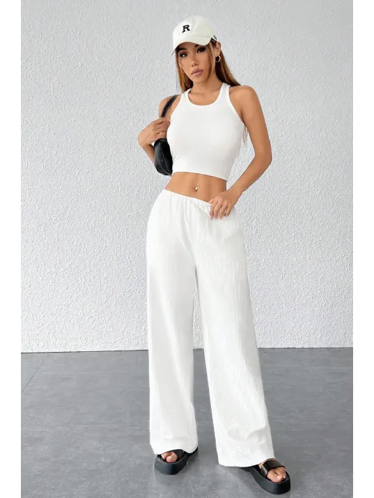 Kadın Beyaz Bol Kesim Cepli Geniş Paça Dökümlü Pantolon – Modern Ve Şık Tasarım Kadın Beyaz Bol Kesim Cepli Geniş Paça Dökümlü Pantolon – Modern Ve Şık Tasarım