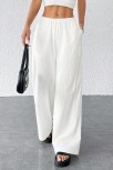 Kadın Beyaz Bol Kesim Cepli Geniş Paça Dökümlü Pantolon – Modern Ve Şık Tasarım