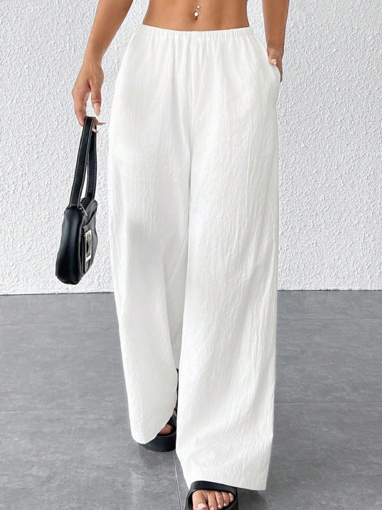 Kadın Beyaz Bol Kesim Cepli Geniş Paça Dökümlü Pantolon – Modern Ve Şık Tasarım Kadın Beyaz Bol Kesim Cepli Geniş Paça Dökümlü Pantolon – Modern Ve Şık Tasarım