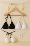 Kadın Siyah Ve Beyaz Minimal Kesim Üçgen Bikini Üstü – Modern Ve Şık Tasarım