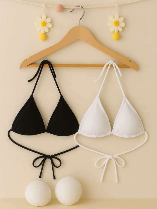 Kadın Siyah Ve Beyaz Minimal Kesim Üçgen Bikini Üstü – Modern Ve Şık Tasarım