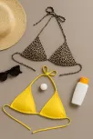 Kadın Leopar Desenli Ve Sarı Minimal Kesim Üçgen Bikini Üstü – Modern Ve Şık Tasarım