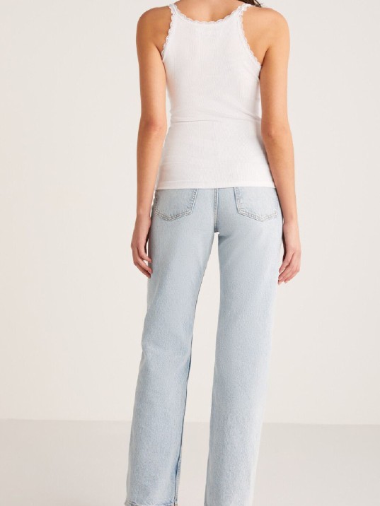 Kadın Beyaz Normal Kalıp Dantel Detalı Ince Askılı Oyuk Yaka Atlet – Modern Ve Şık Tasarım Kadın Beyaz Normal Kalıp Dantel Detalı Ince Askılı Oyuk Yaka Atlet – Modern Ve Şık Tasarım