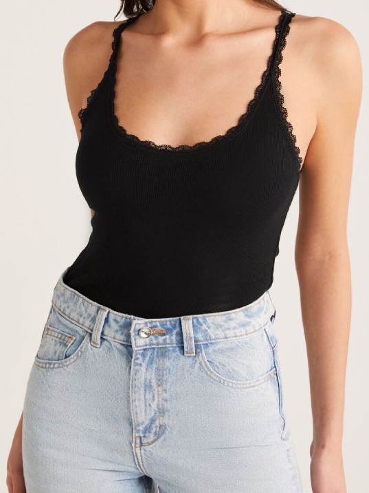 Kadın Siyah Normal Kalıp Dantel Detalı Ince Askılı Oyuk Yaka Atlet – Modern ve Şık Tasarı Kadın Siyah Normal Kalıp Dantel Detalı Ince Askılı Oyuk Yaka Atlet – Modern ve Şık Tasarı