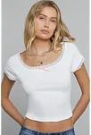 Kadın Beyaz Göğsü Ve Kolları Dantelli Fiyonklu Kısa Kol Crop Top Bluz – Şık, Rahat Ve Kolay Kombinlenebilir
