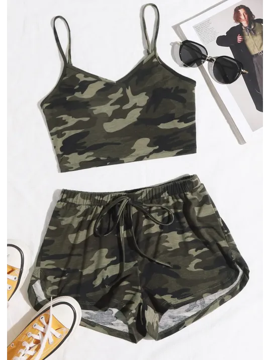 Kadın Kamuflaj Desenli Askılı Crop Top Ve Şortlu Gecelik Takım – Modern, Konforlu Ve Günlük Kombinlere Uygun
