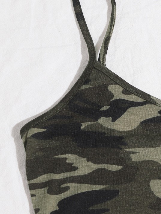 Kadın Kamuflaj Desenli Askılı Crop Top ve Şortlu Gecelik Takım – Modern, Konforlu ve Günlük Kombinlere Uygun