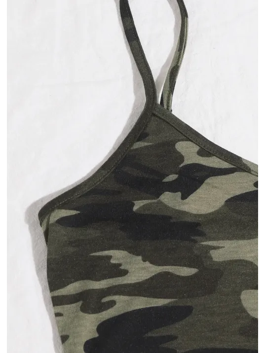 Kadın Kamuflaj Desenli Askılı Crop Top Ve Şortlu Gecelik Takım – Modern, Konforlu Ve Günlük Kombinlere Uygun