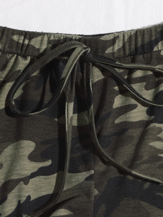 Kadın Kamuflaj Desenli Askılı Crop Top ve Şortlu Gecelik Takım – Modern, Konforlu ve Günlük Kombinlere Uygun