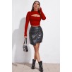Kadın Kırmızı Göğüs Dekolteli Uzun Kollu Cut Out Crop Top Bluz – Şık, Rahat ve Kolay Kombinlenebilir