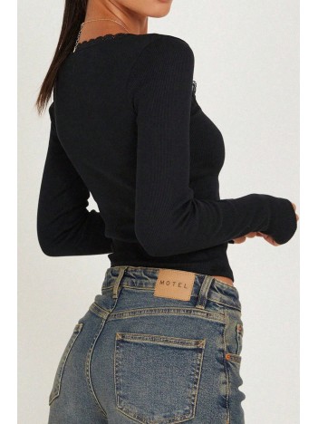 Kadın Siyah Kare Yaka Dantelli Uzun Kollu Crop Top Bluz – Şık, Rahat ve Kolay Kombinlenebilir Kadın Siyah Kare Yaka Dantelli Uzun Kollu Crop Top Bluz – Şık, Rahat ve Kolay Kombinlenebilir