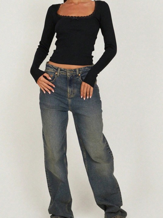 Kadın Siyah Kare Yaka Dantelli Uzun Kollu Crop Top Bluz – Şık, Rahat ve Kolay Kombinlenebilir