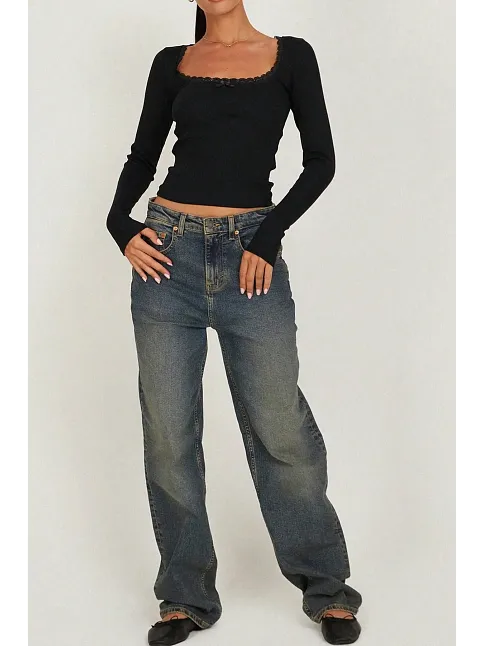 Kadın Siyah Kare Yaka Dantelli Uzun Kollu Crop Top Bluz – Şık, Rahat Ve Kolay Kombinlenebilir