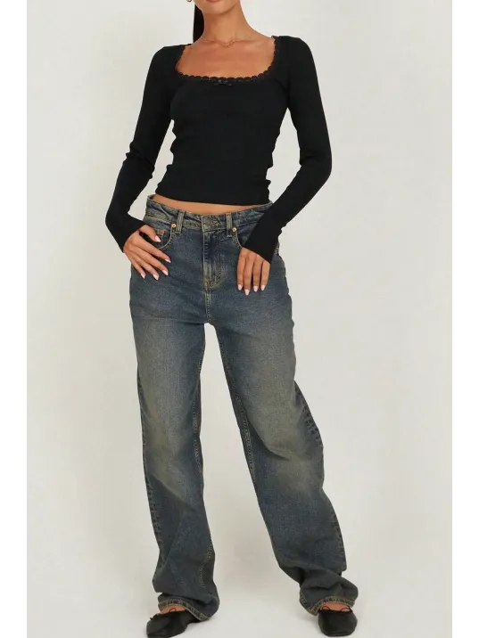 Kadın Siyah Kare Yaka Dantelli Uzun Kollu Crop Top Bluz – Şık, Rahat Ve Kolay Kombinlenebilir