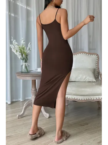 Kadın Kahverengi Yırtmaçlı Diz Altı Vücüdu Saran Gecelik – Modern Ve Şık Tasarım