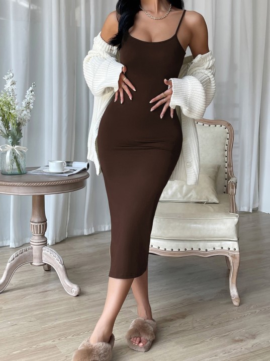 Kadın Kahverengi Yırtmaçlı Diz Altı Vücüdu Saran Gecelik – Modern Ve Şık Tasarım