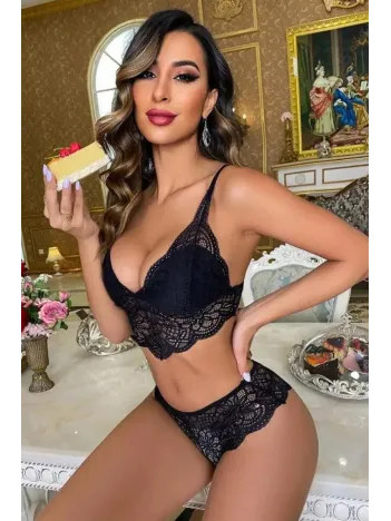 Kadın Siyah Dantel Bralet Ve Slip Külotlu İç Çamaşır Takımı
