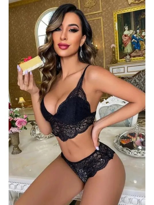 Kadın Siyah Dantel Bralet Ve Slip Külotlu İç Çamaşır Takımı