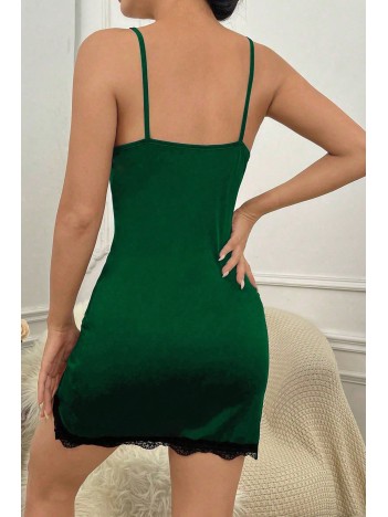 Kadın Yeşil Göğsü Ve Bacakları Dantelli Yırtmaçlı Şık Gecelik – Modern Ve Şık Tasarım