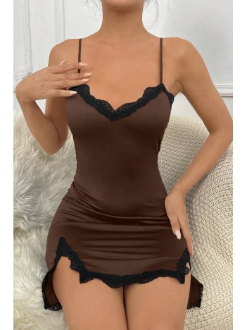 Kadın Kahverengi Göğsü ve Bacakları Dantelli Yırtmaçlı Şık Gecelik – Modern ve Şık Tasarım