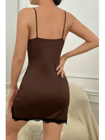 Kadın Kahverengi Göğsü Ve Bacakları Dantelli Yırtmaçlı Şık Gecelik – Modern Ve Şık Tasarım