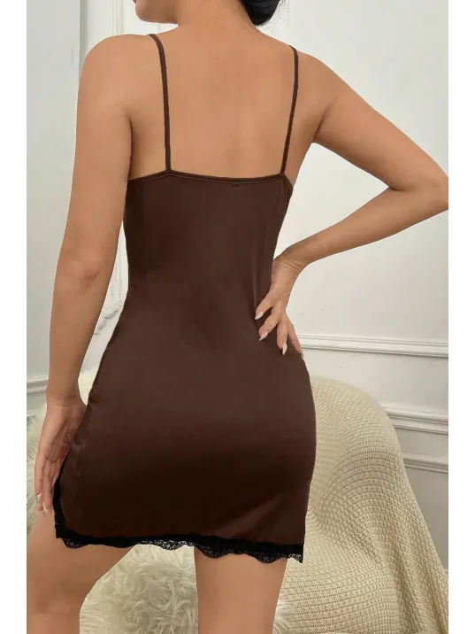 Kadın Kahverengi Göğsü Ve Bacakları Dantelli Yırtmaçlı Şık Gecelik – Modern Ve Şık Tasarım