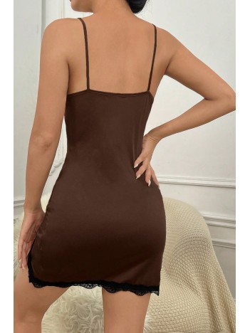 Kadın Kahverengi Göğsü ve Bacakları Dantelli Yırtmaçlı Şık Gecelik – Modern ve Şık Tasarım