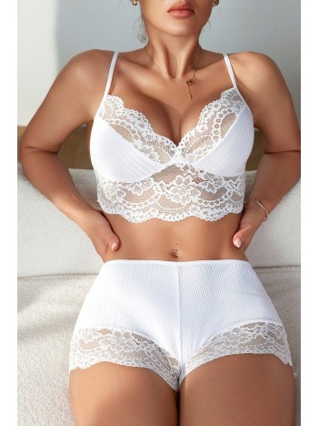 Kadın Beyaz Kaşkorse Ve Dantel Detaylı Şortlu Gecelik Takım – Modern, Konforlu Kadın Beyaz Kaşkorse Ve Dantel Detaylı Şortlu Gecelik Takım – Modern, Konforlu