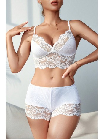 Kadın Beyaz Kaşkorse ve Dantel Detaylı Şortlu Gecelik Takım – Modern, Konforlu