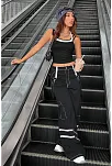 Kadın Beyaz Siyah Çift Renk Çapraz Askılı Crop Top Bluz – Şık, Rahat Ve Kolay Kombinlenebilir