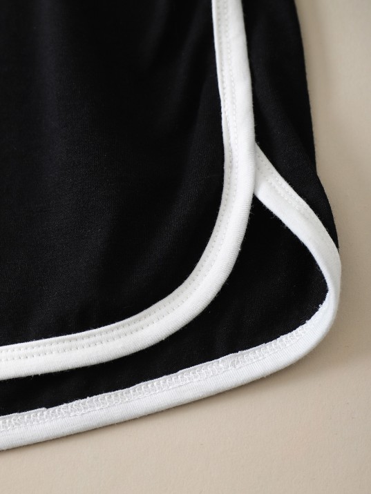 Kadın Siyah Beyaz Lastikli Çapraz Crop Toplu Şortlu Gecelik Takım – Modern, Konforlu Ve Günlük Kombinlere Uygun