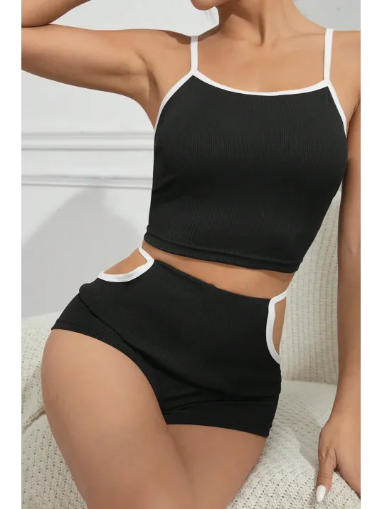 Kadın Siyah Beyaz Şortlu Cut-out Detaylı Gecelik Takımı – Modern, Konforlu Ve Günlük Kombinlere Uygun