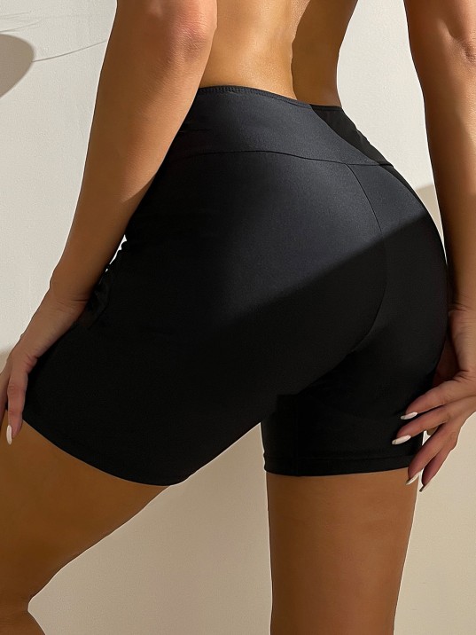 Kadın Siyah Önden Bağcıklı Deniz Şortu – Modern Ve Şık Tasarım