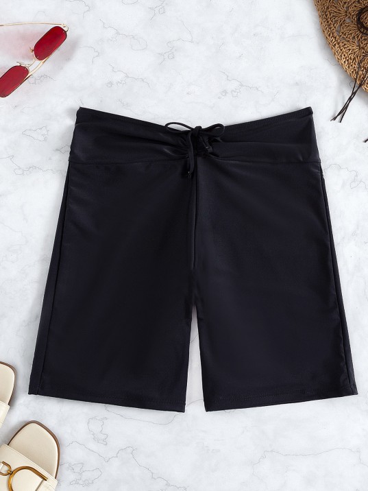 Kadın Siyah Önden Bağcıklı Deniz Şortu – Modern ve Şık Tasarım