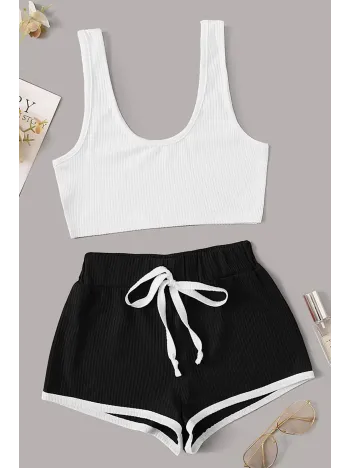 Kadın Siyah Şortlu Beyaz Croplu Gecelik Takımı – Modern, Konforlu Ve Günlük Kombinlere Uygun