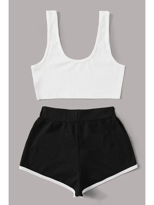 Kadın Siyah Şortlu Beyaz Croplu Gecelik Takımı – Modern, Konforlu Ve Günlük Kombinlere Uygun
