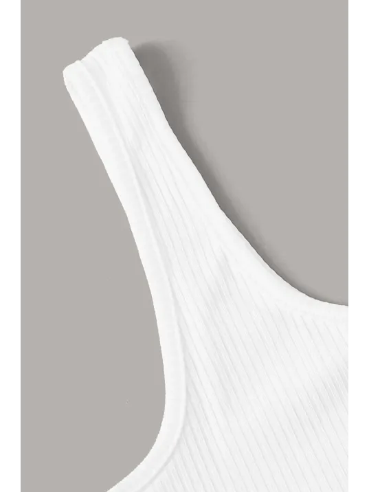 Kadın Siyah Şortlu Beyaz Croplu Gecelik Takımı – Modern, Konforlu Ve Günlük Kombinlere Uygun