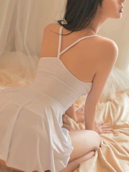 Kadın Beyaz İp Askılı Mini Bodycon Gecelik – Modern Ve Şık Tasarım