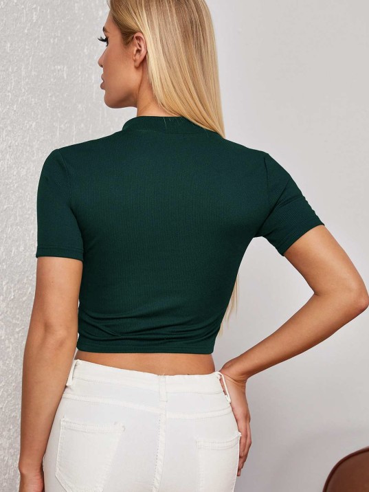 Kadın Yeşil Yarım Fermuarlı Ve Kısa Kollu Crop Top Bluz – Şık, Rahat Ve Kolay Kombinlenebilir