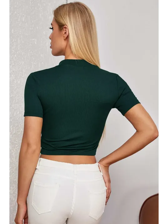 Kadın Yeşil Yarım Fermuarlı Ve Kısa Kollu Crop Top Bluz – Şık, Rahat Ve Kolay Kombinlenebilir