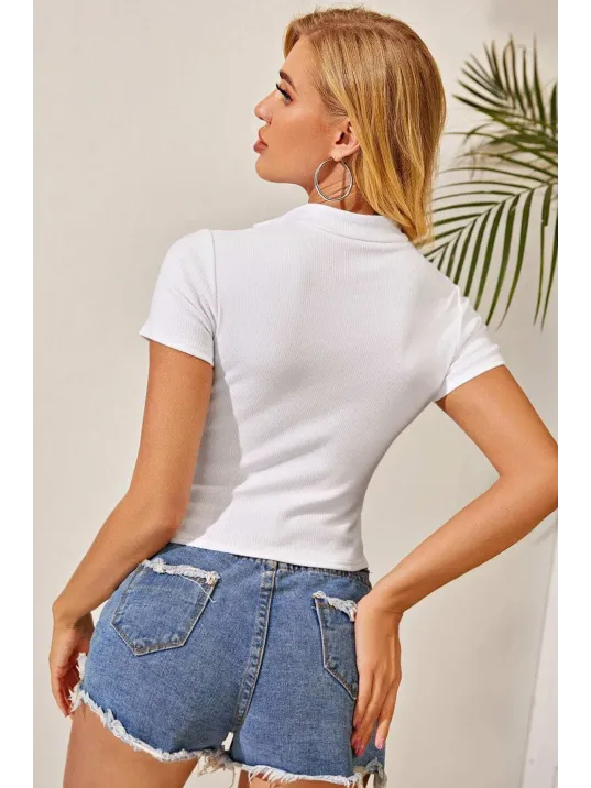 Kadın Beyaz Yarım Fermuarlı Ve Kısa Kollu Crop Top Bluz – Şık, Rahat Ve Kolay Kombinlenebilir