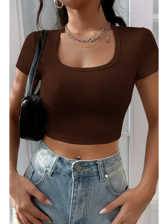 Kadın Kahverengi Yarım Kol Düz Yaka Crop Top Bluz – Şık, Rahat Ve Kolay Kombinlenebilir